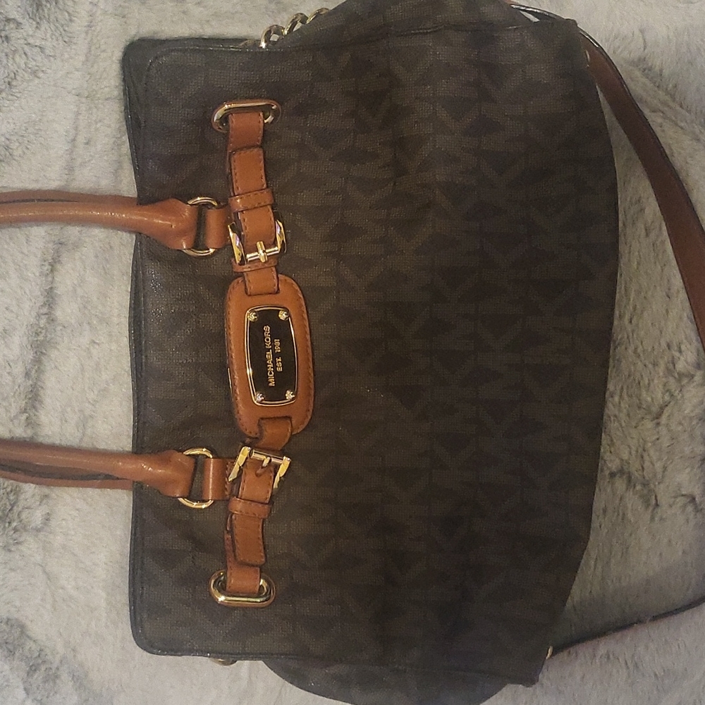 LAST ACT..MKbag with tri pockets inside